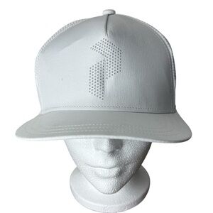 PEAK PERFORMANCE White Mesh Haul Ball Cap Hat Adjustable Breathable Fitness